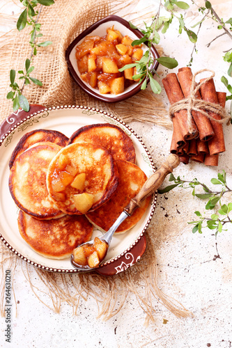 Pancakes with caramels apples 