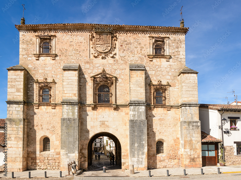 Puerta del Archivo del Adelantamiento de Castilla.