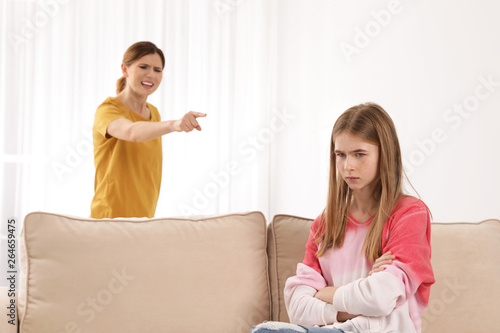 Mother scolding her teenager daughter at home © New Africa