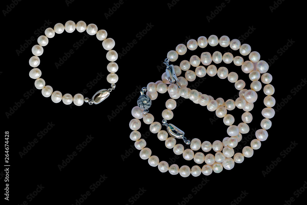 Pearls Bracelet isolated on white.clipping path. Pearls Bracelet isolated on white.clipping path.