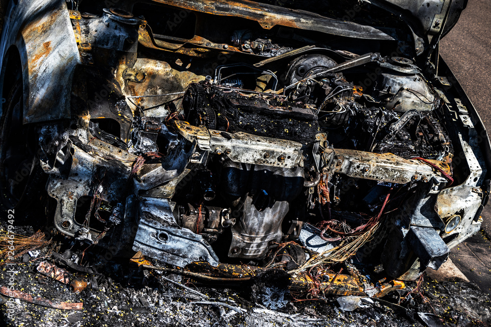 Fototapeta premium Ausgebranntes Auto