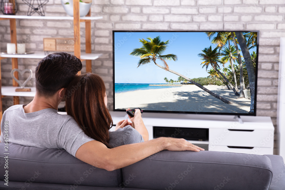 Couple Watching Television At Home - obrazy, fototapety, plakaty 