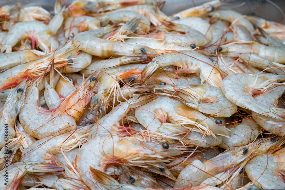 Shrimp from the market for cooking