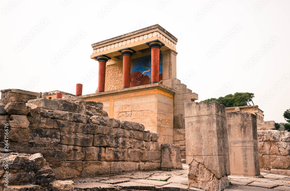 The Palace of Knossos is one of the most splendid monuments of the world. It attracts thousands of visitors every year in order to admire the important site of brilliant ancient Greek civilasation.