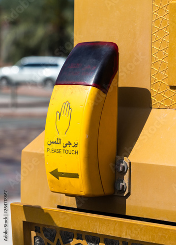 The device of manual control of the traffic light in UAE