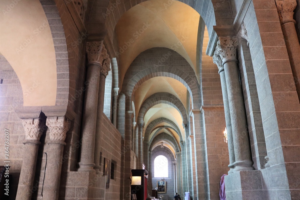 Ville Le Puy en Velay en Haute Loire - Auvergne - Cathedrale romane Notre Dame de l'Annonciation construite au  12 ème siècle