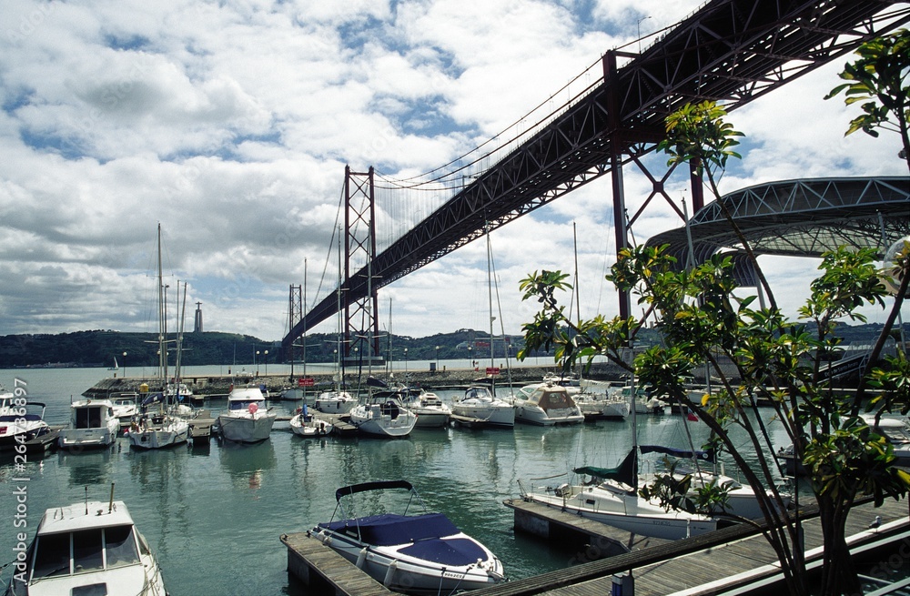 Obraz premium brücke in lissabon,