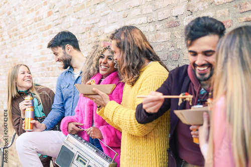 Photography Group of cool friends enjoying lunch outdoor - Guys having fun, eating street fo