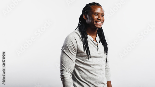 Canvas-taulu Cheerful african man with dreadlocks
