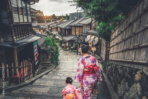 Canvas Print Kyoto, Japan Culture Travel - Asian traveler wearing traditional Japanese kimono walking in Higashiyama district in the old town of Kyoto, Japan