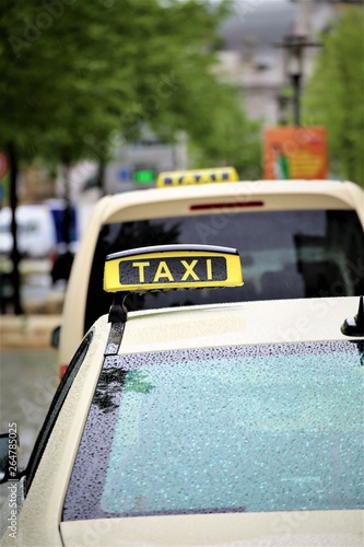 taxi sign in new york city