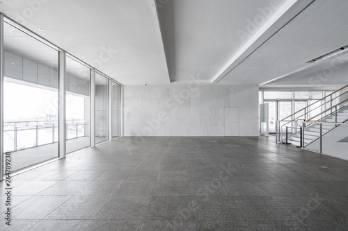 Fotografia Entrance hall and empty floor tile, interior space