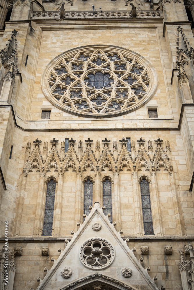 Details of the second entry of the cathedral Saint Andre