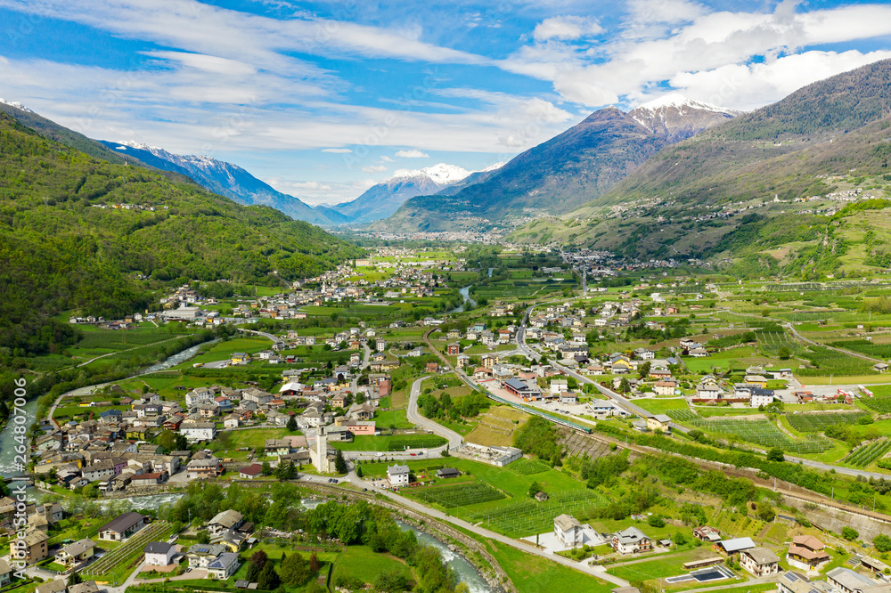 Valtellina (IT) - Vista aerea della valle da Piateda verso ovest