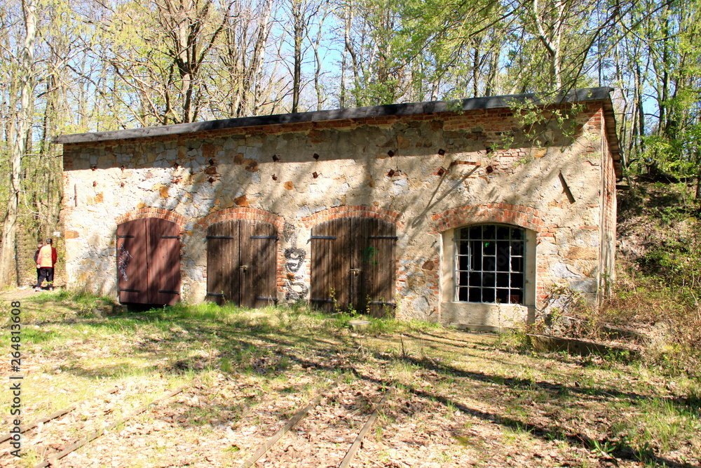 Lokschuppen im Steinbruch-Lehrpfad Königshain bei Görlitz Lokschuppen im Steinbruch-Lehrpfad Königshain bei Görlitz