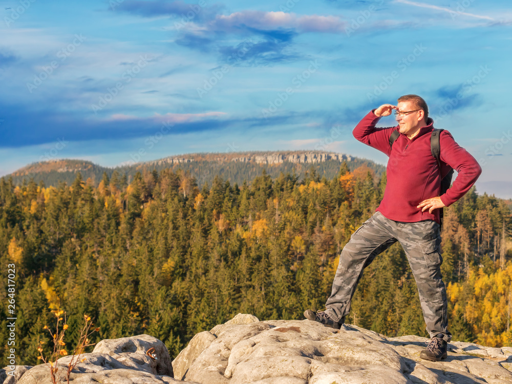 Naklejka premium Happy hiker on the top of the mountain