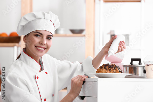 Young female confectioner d...