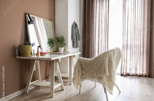 Dressing table with big mir...