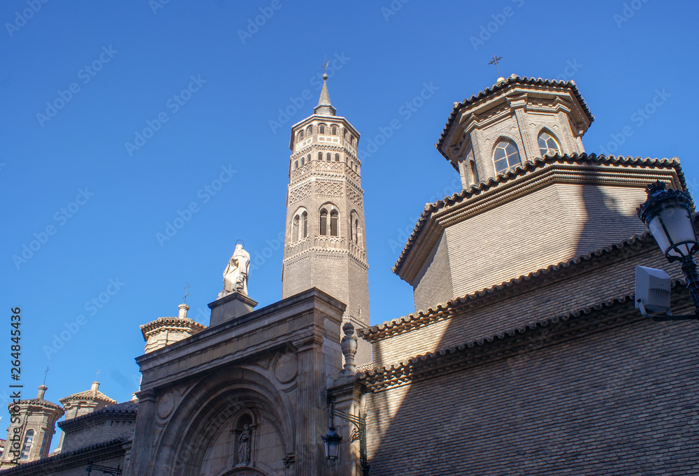 Fototapeta premium Zaragoza beautiful city in Aragon, Spain