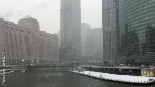 Wallpaper Mural Snow falling across Chicago River as commuters brave the weather on the riverwalk. Torontodigital.ca