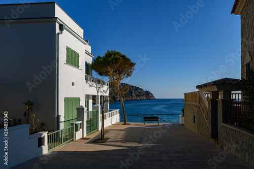 boczna uliczka nad morzem, Sant Elm, Majorka
