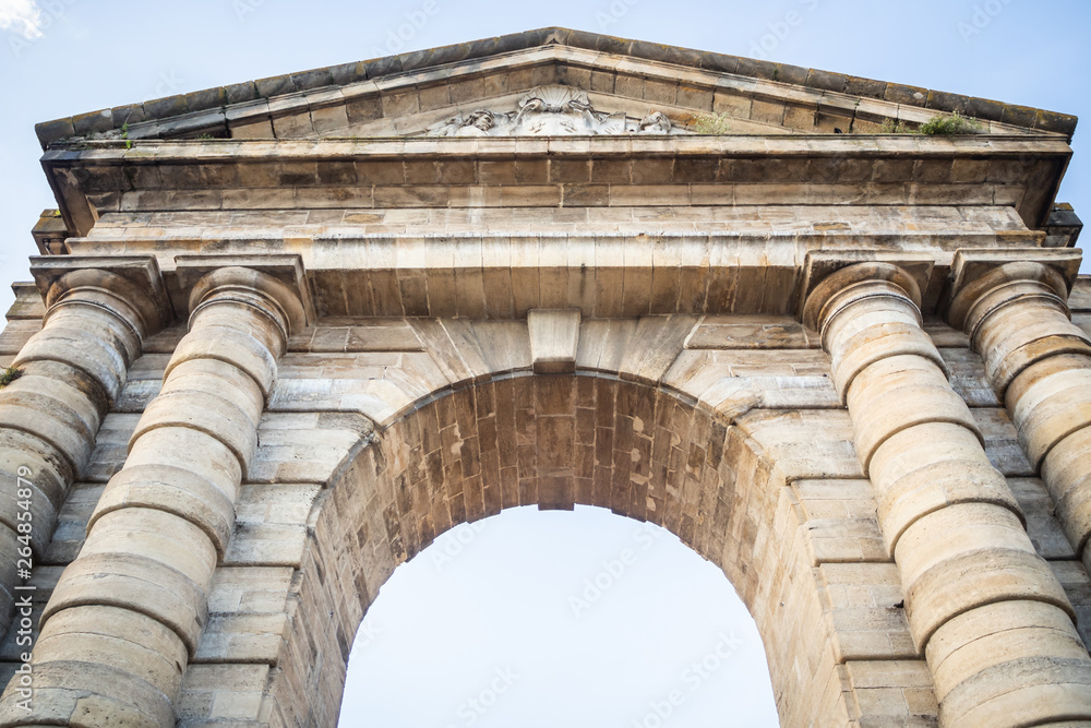 Obraz premium The Aquitaine gate inspired by ancient triumphal arches