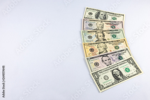 並べられた紙幣