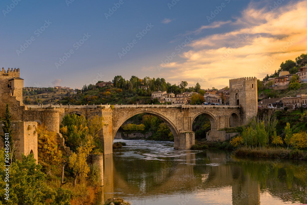 Puente sobre el rio Tajo en Toledo