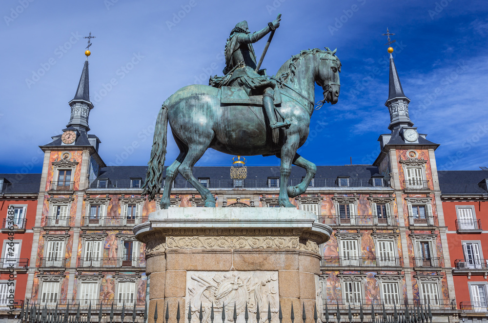 Equestrian monument of Philip III of Spain located on Plaza Mayor in Madrid, capital city of Spain, view with Bakery House building Equestrian monument of Philip III of Spain located on Plaza Mayor in Madrid, capital city of Spain, view with Bakery House building