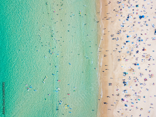 Cuadro en lienzo Bondi Beach aerial view on a perfect summer day with people swimming and sunbathing