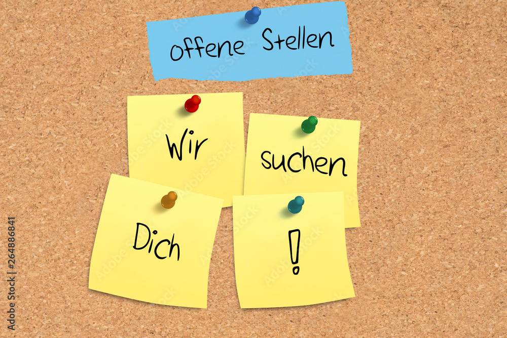Eine Pinntafel und Hinweis auf offene Stellen Eine Pinntafel und Hinweis auf offene Stellen
