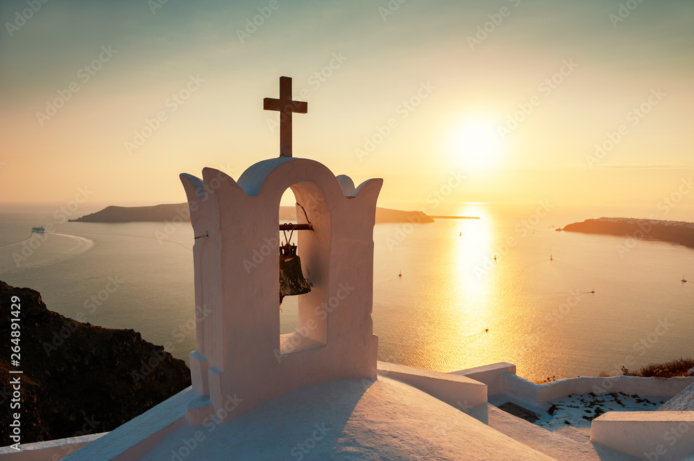 Traditional greek church at sunset on Santorini island, Greece - obrazy, fototapety, plakaty 