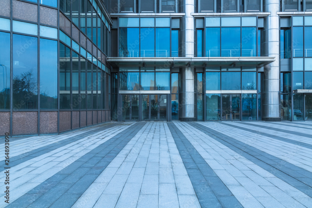 modern office building outdoors in the downtown