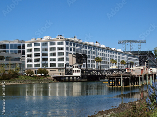 Historic 4th bridge on Mission Creek © Eric BVD