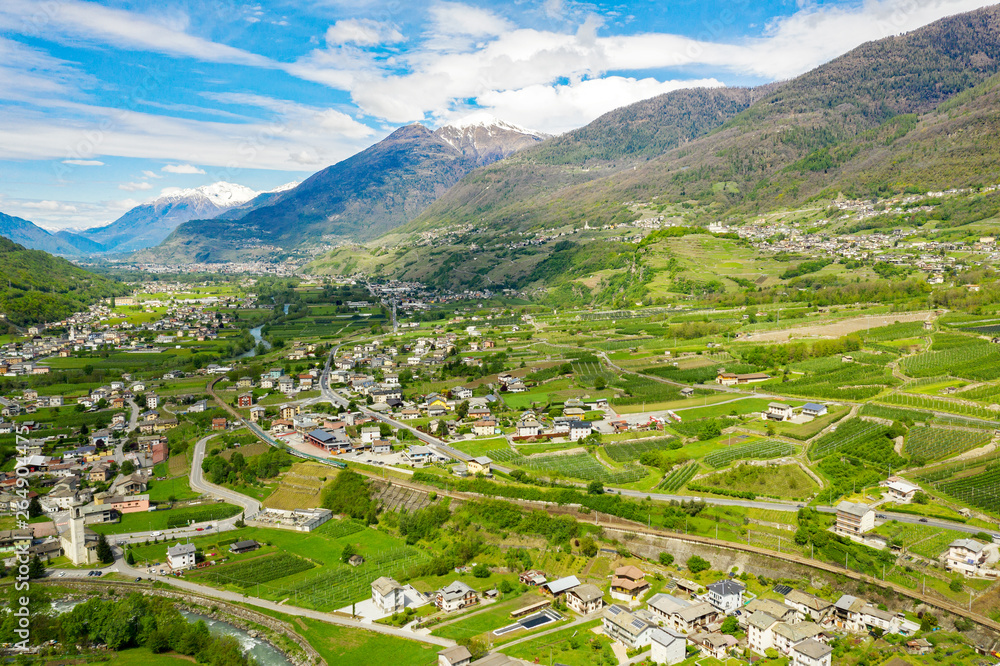 Valtellina (IT) - Vista aerea della valle da Piateda verso ovest 