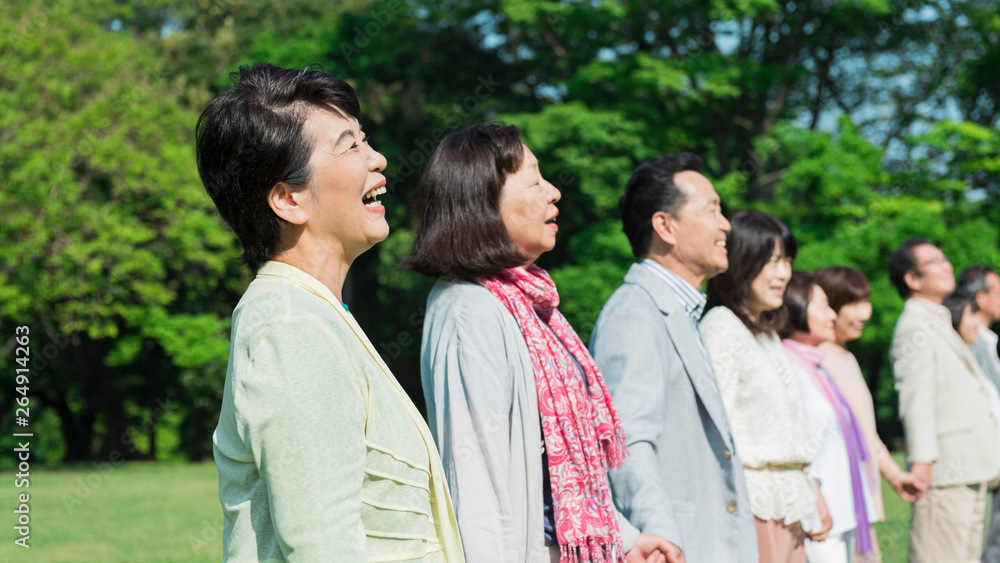 シニア　笑顔　同窓会
