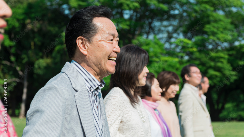 シニア 笑顔 同窓会 シニア 笑顔 同窓会