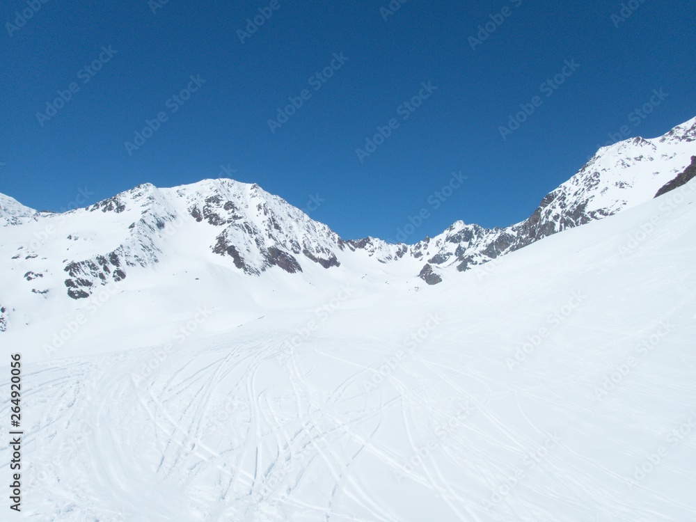 beautiful skitouring spring season in otztal alps