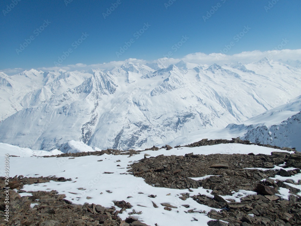 beautiful skitouring spring season in otztal alps