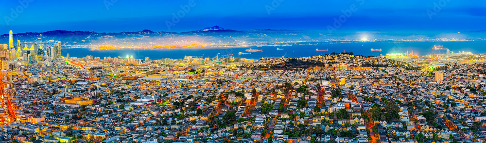 Fototapeta premium Panoramic view of the San Francisco city.