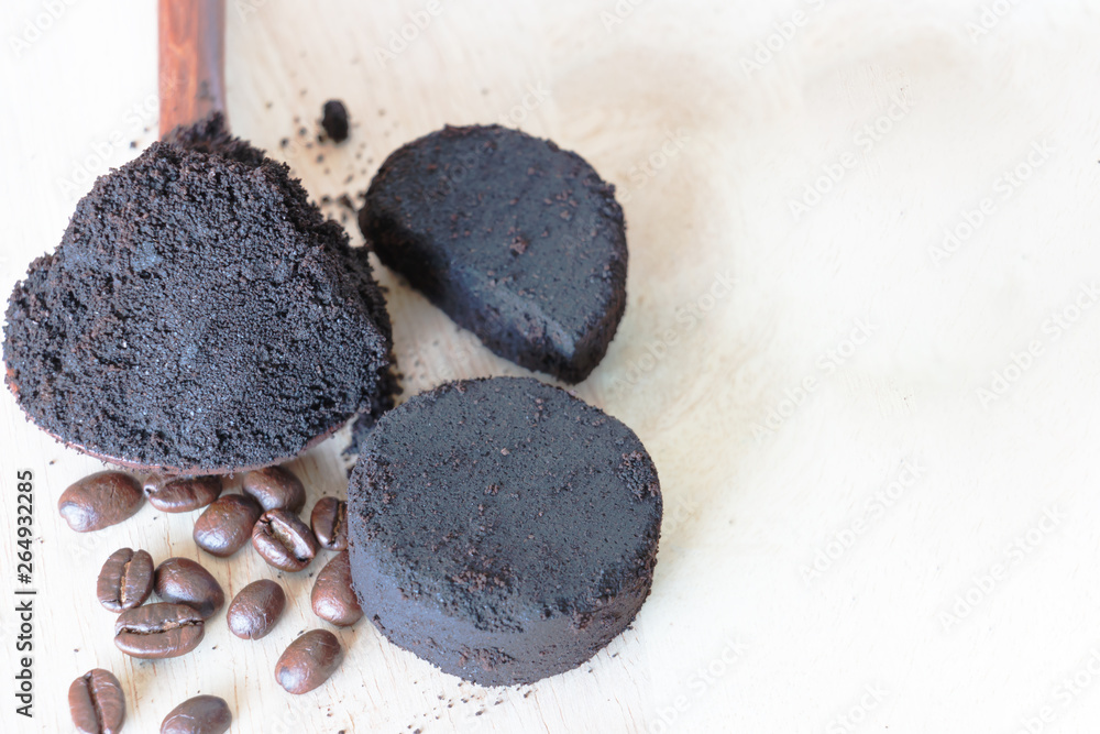 Fototapeta premium Coffee ground, Coffee residue is applied to the tree and is a natural fertilizer