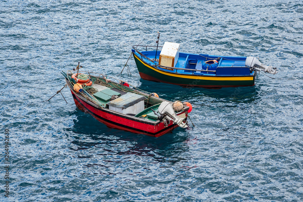 Fischerboote in Camara de Lobos auf der Insel Madeira, Portugal