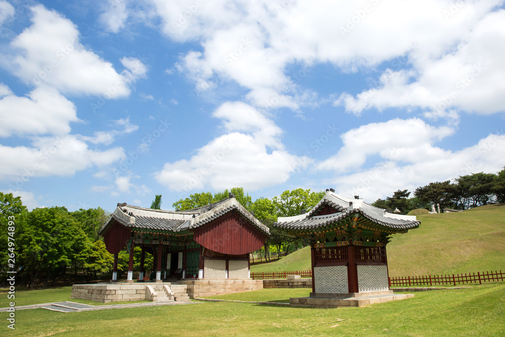 Yeonghwiwon and Sunginwon Tombs of a royal family during the Joseon Dynasty. Yeonghwiwon and Sunginwon Tombs of a royal family during the Joseon Dynasty.