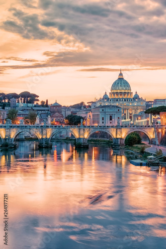 Stampa su tela The city of Rome at sunset with the view on the Vatican
