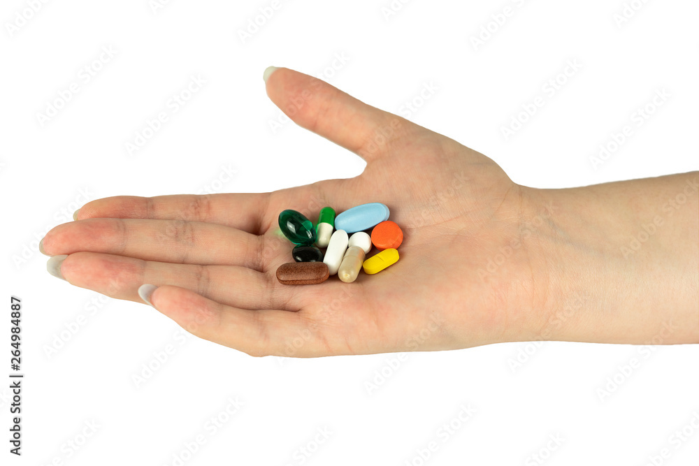 Handfläche mit mehreren Tabletten auf weißem Hintergrund Handfläche mit mehreren Tabletten auf weißem Hintergrund