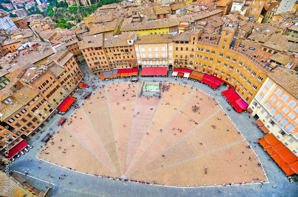 Fototapeta premium View of the historic cityscape and Campo Square in Siena, Italy.