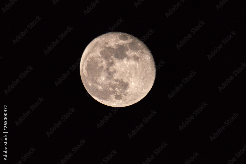 Vollmond und schwarzer Himmel über Berlin Vollmond und schwarzer Himmel über Berlin