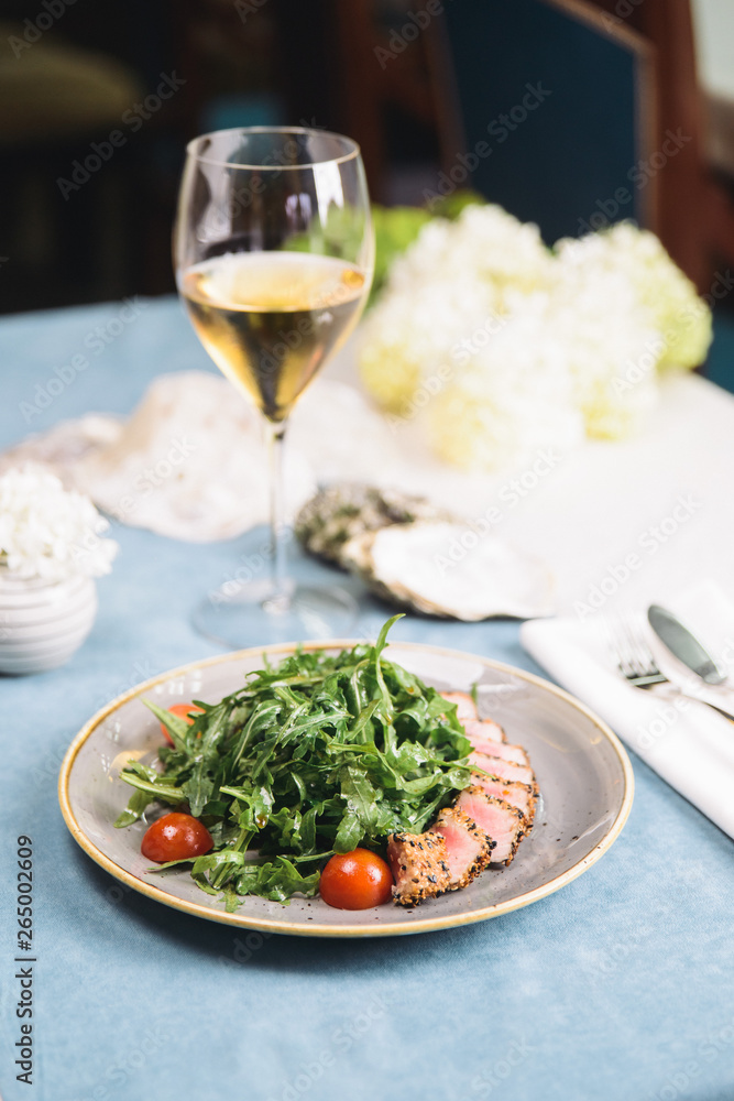 fried tuna with arugula and cherry tomatoes