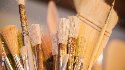 20472_Closer_look_of_the_clean_paintbrush_with_the_rusty_metals.jpg