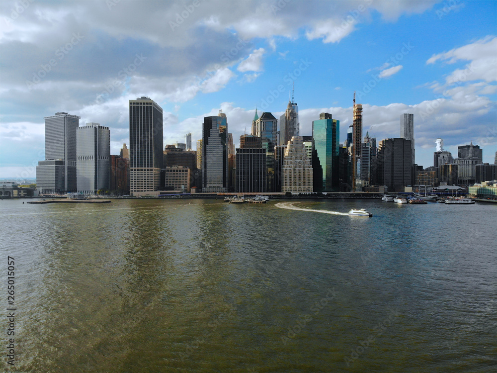 Naklejka premium Oszałamiający panoramiczny widok na Manhattan Skyline, Nowy Jork, USA. Panoramiczny Skyline z drapaczami chmur i dzielnicą finansową.